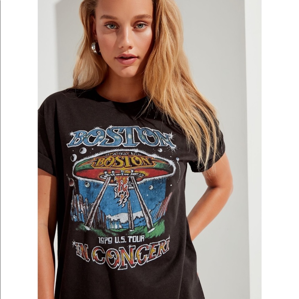 UO Boston graphic tee size xs